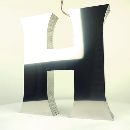 Malli 11V.1 - ruostumaton 3D Letter